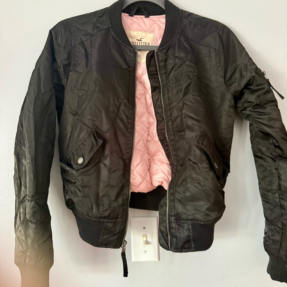 💥Hollister Black Bomber Jacket Classic MA-1 with Pink Quilted Lining
